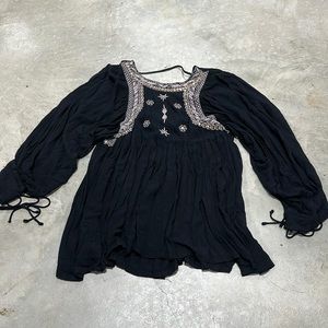 Anandaโs collection brand black w/gold design /Size XLโ / V-58